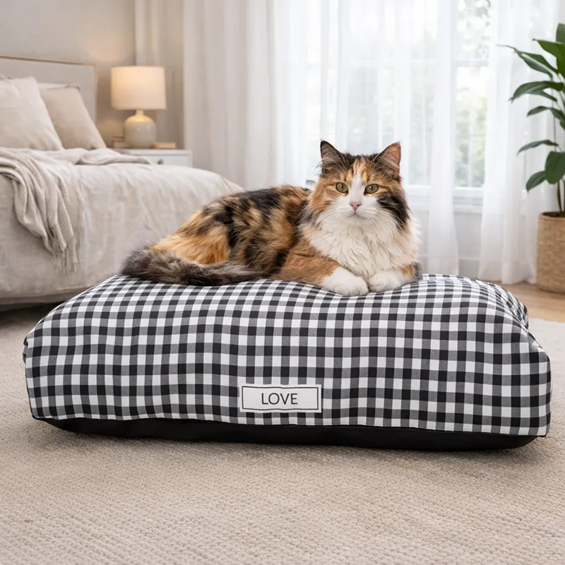 Cama acolchada para mascotas con opción de personalización en la parte superior